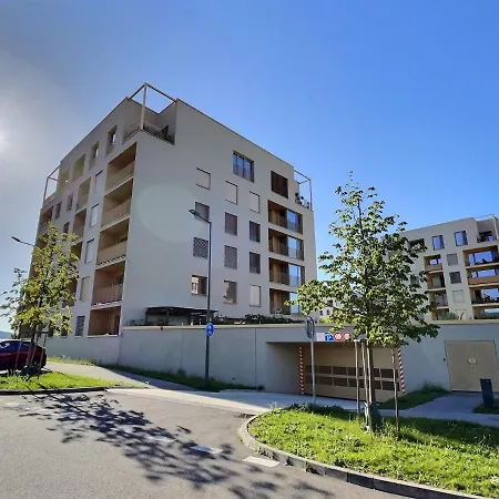 Free 1x Parking And Free Wifi New Suncatcher Apartment Bratislava